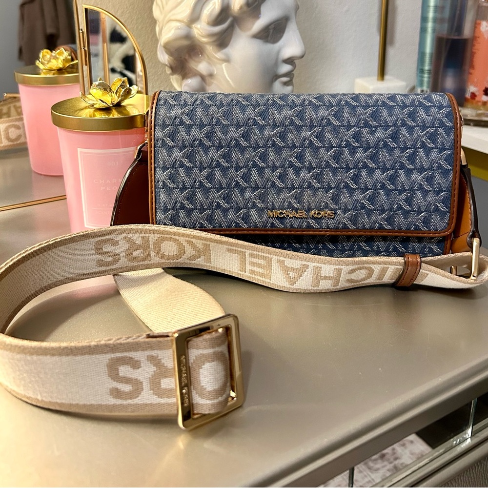 Denim Michael Kors Crossbody ✨